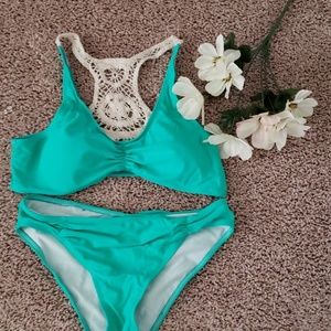 🔥4 for 25🔥Aqua bikini with crochet detail NWOT